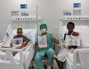 Comissão de Humanização utiliza a arteterapia para proporcionar momentos de descontração e fortalecer vínculos com crianças internadas no Hospital de Emergência Dr. Oswaldo Cruz