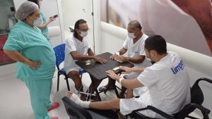 Comissão de Humanização do Hospital de Emergência promove atividades recreativas para pacientes, fortalecendo o tratamento terapêutico e a experiência de internação